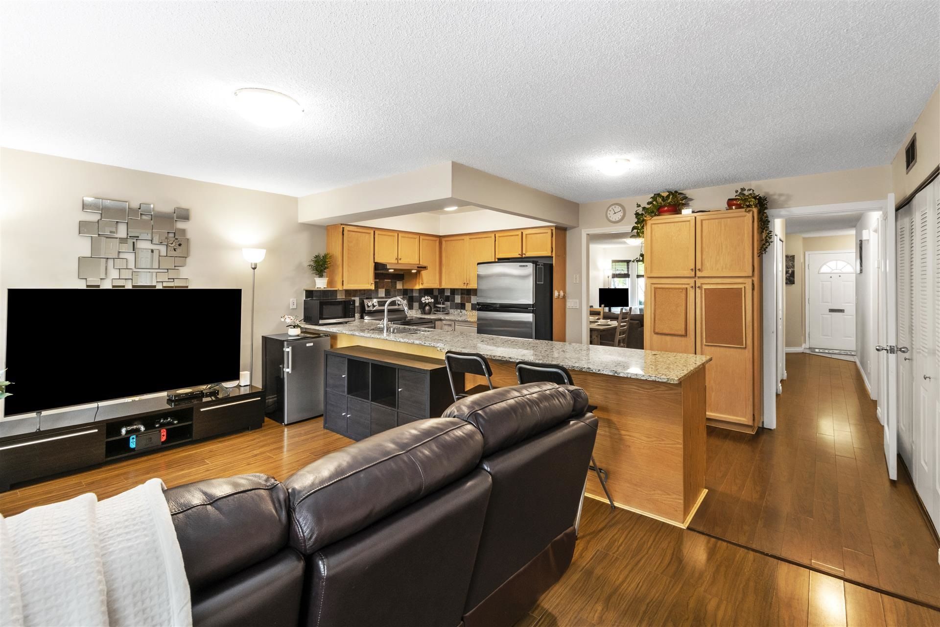 Photo 4: Photos: 8808 FINCH Court in Burnaby: Forest Hills BN Townhouse for sale (Burnaby North)  : MLS®# R2686440