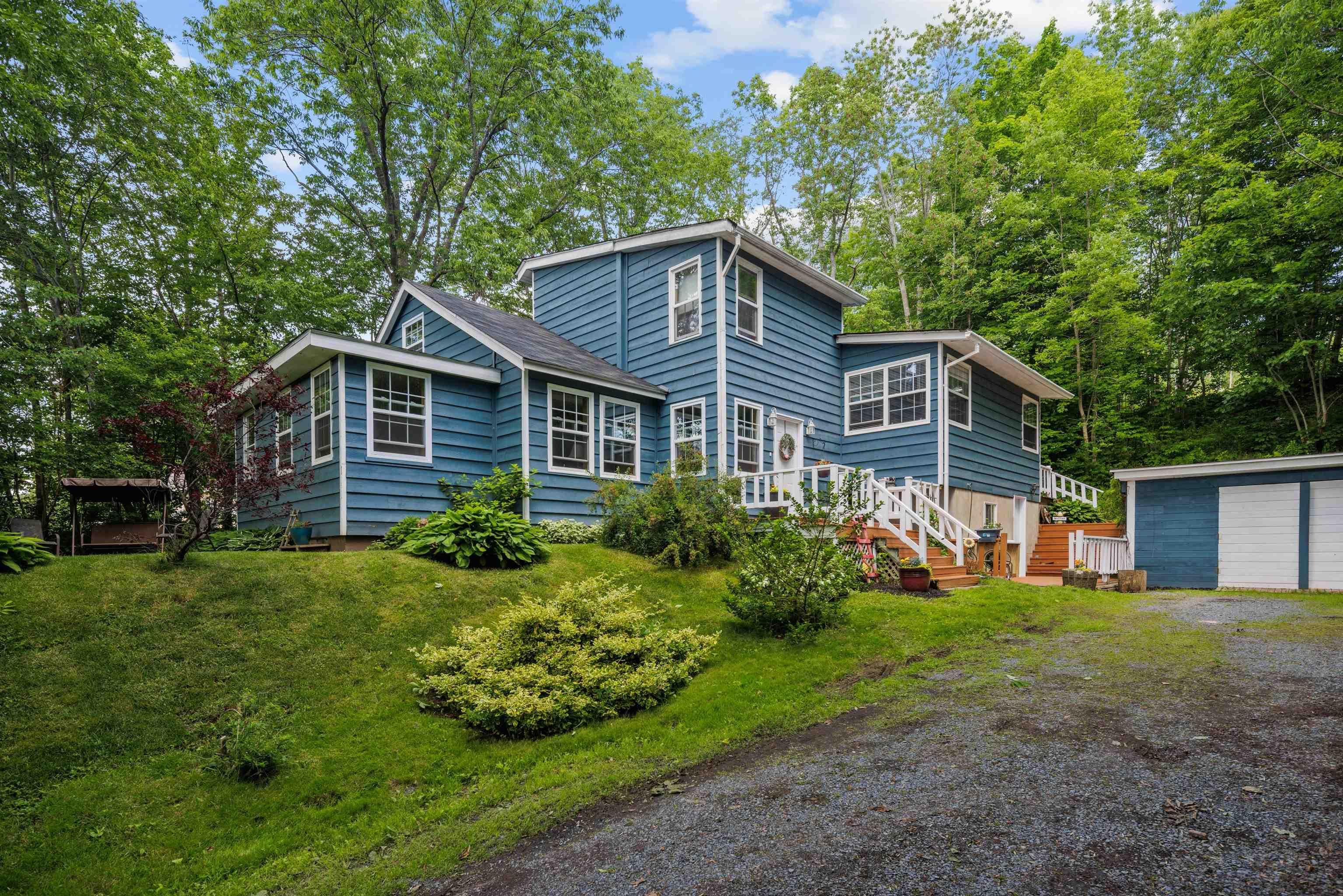 Main Photo: 2894 Highway 2 in Fall River: 30-Waverley, Fall River, Oakfiel Residential for sale (Halifax-Dartmouth)  : MLS®# 202216097