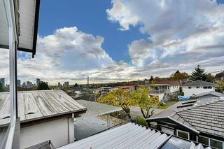 Photo 4: 3318 E 2ND AVENUE in Vancouver: Renfrew VE House for sale (Vancouver East)  : MLS®# R2119247