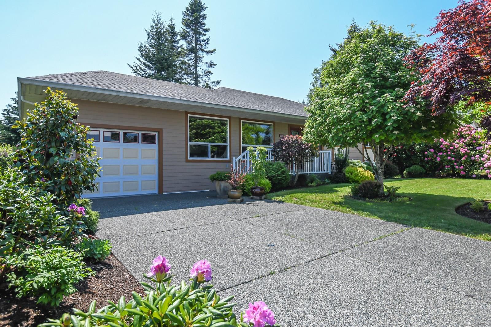 Main Photo: 2263 Bolt Ave in Comox: CV Comox (Town of) House for sale (Comox Valley)  : MLS®# 932825