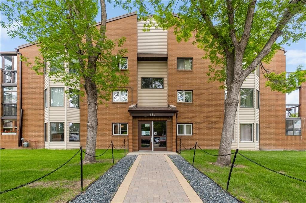 Main Photo: 101 181 Watson Street in Winnipeg: Seven Oaks Crossings Condominium for sale (4H)  : MLS®# 202212800