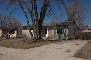 Photo 2: 15 Meadowbrook Road in Winnipeg: Southdale Residential for sale (2H)  : MLS®# 202107336