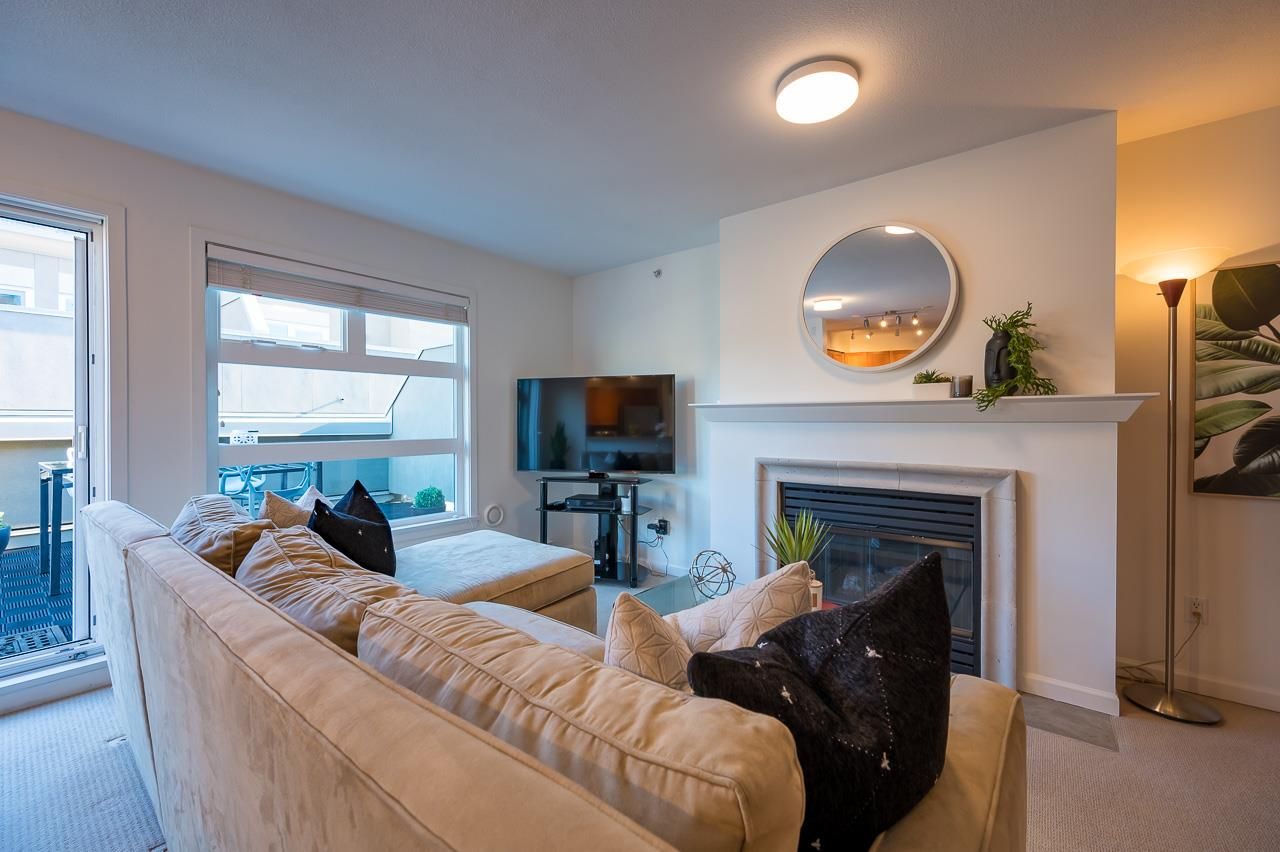 Main Photo: PH 401 2181 W 12TH Avenue in Vancouver: Kitsilano Condo for sale in "THE CARLINGS" (Vancouver West)  : MLS®# R2516161