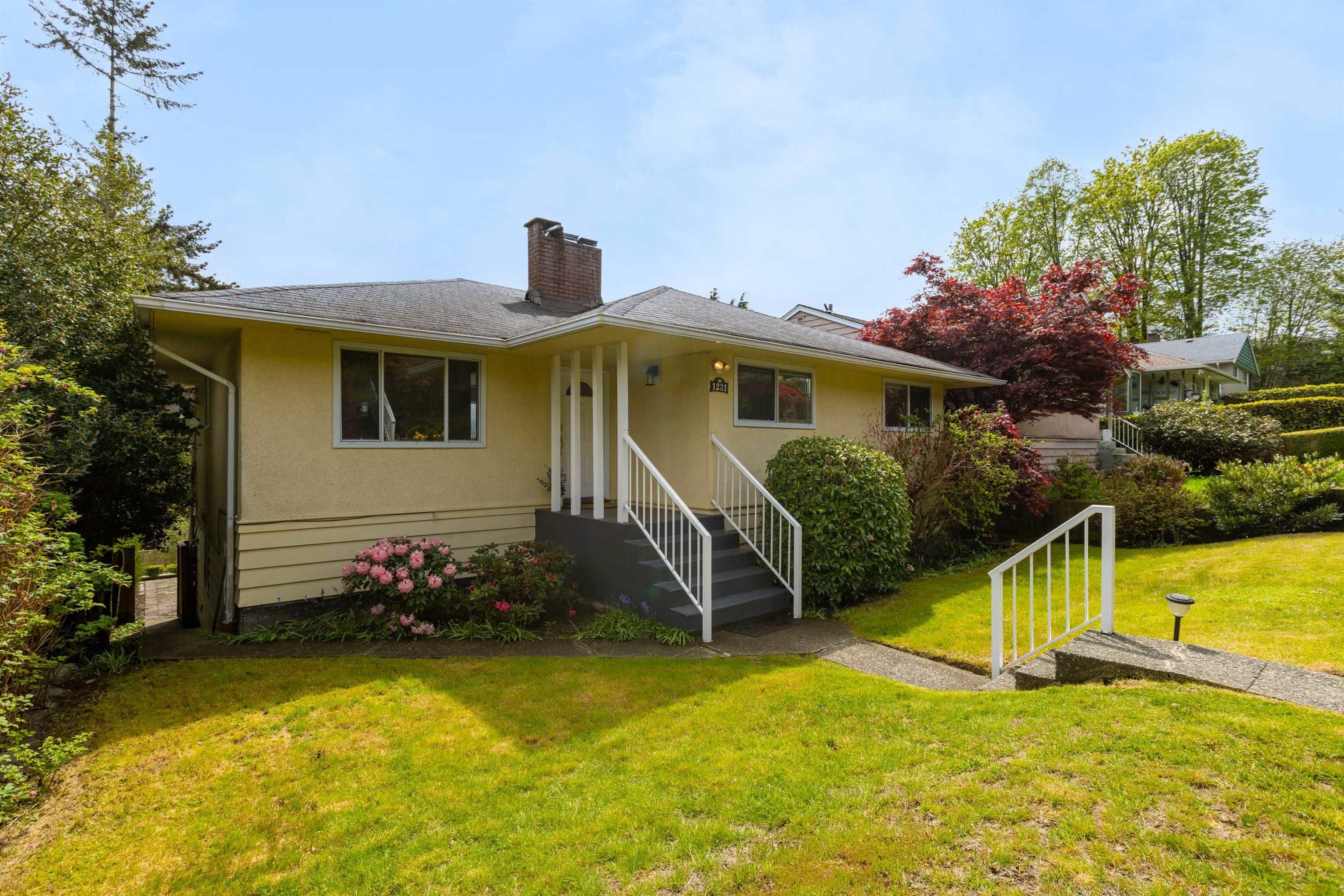 1231  CLOVERLEY Street, North Vancouver