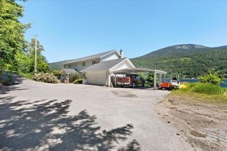 Photo 4: 1090 HIGHWAY 3A in Nelson: House for sale : MLS®# 2477697