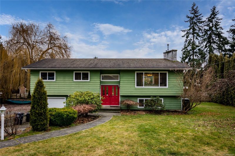 FEATURED LISTING: 130 Stacey Cres Nanaimo