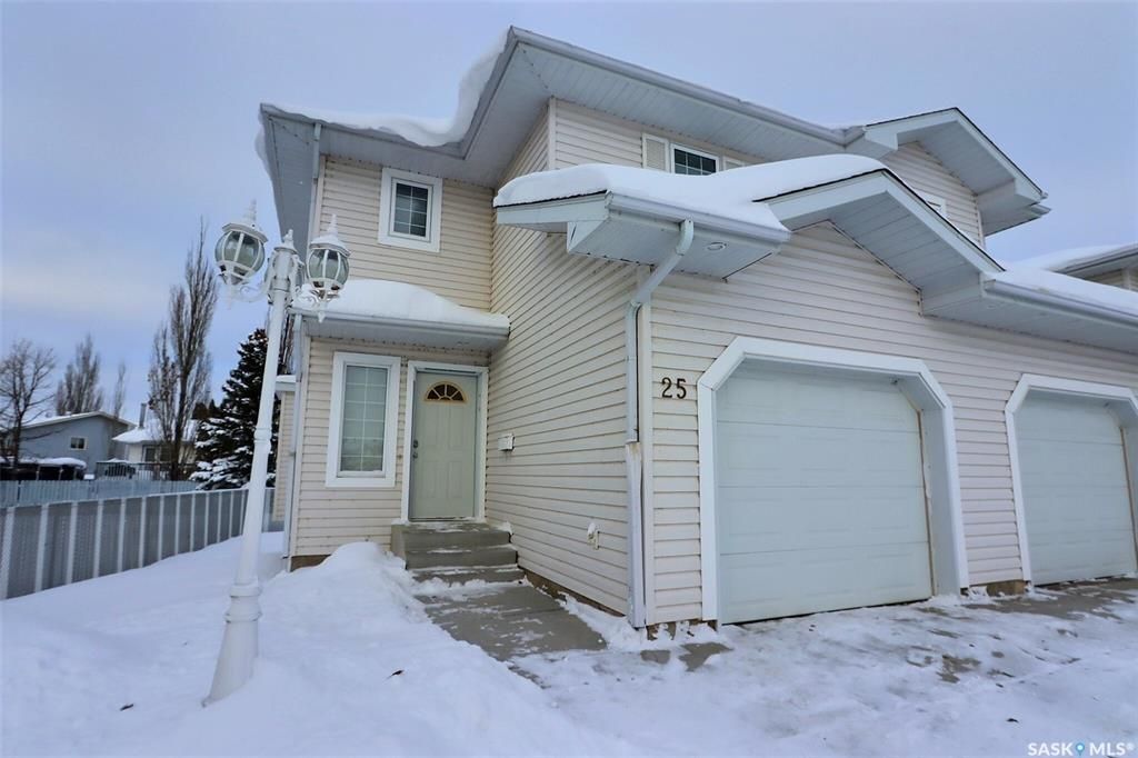Main Photo: 25 1620 Olive Diefenbaker Drive in Prince Albert: Crescent Acres Residential for sale : MLS®# SK913802