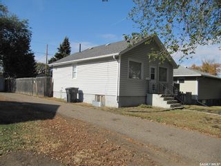 Photo 1: 881 111th Street in North Battleford: Paciwin Residential for sale : MLS®# SK910081