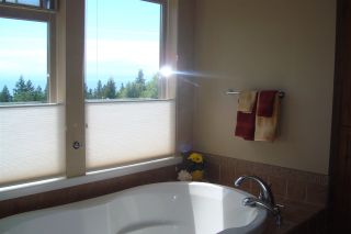 Photo 11: 1345 CHASTER Road in Gibsons: Gibsons & Area House for sale in "CHASTER PLACE" (Sunshine Coast)  : MLS®# R2008145
