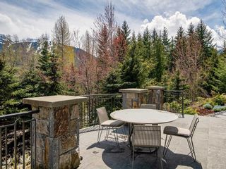 Photo 10: 7425 TREETOP Lane in Whistler: Nesters House for sale in "Treetop" : MLS®# R2694591