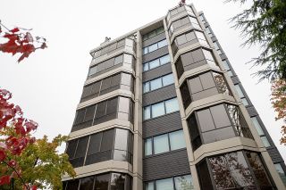 Photo 1: 302 505 LONSDALE Avenue in North Vancouver: Lower Lonsdale Condo for sale in "LA PREMIERE" : MLS®# R2736404