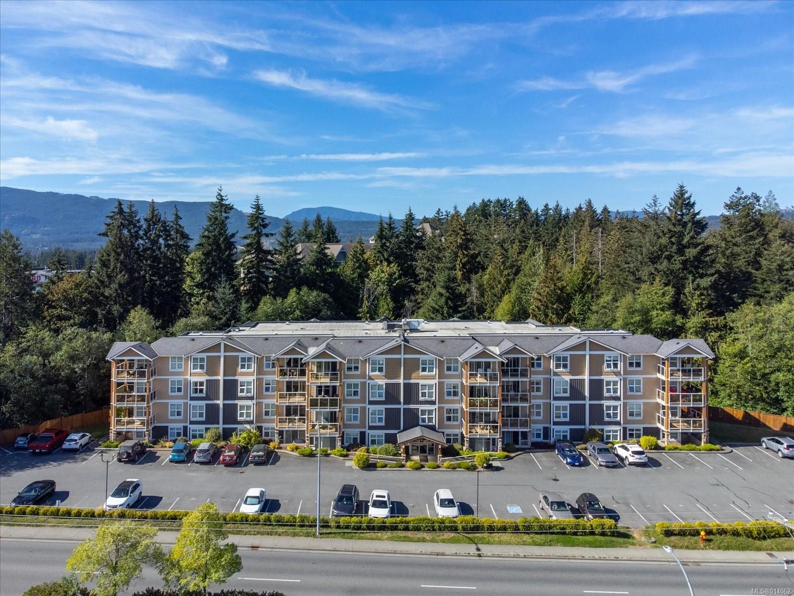 Main Photo: 402 4701 Uplands Dr in Nanaimo: Na Uplands Condo for sale : MLS®# 914062