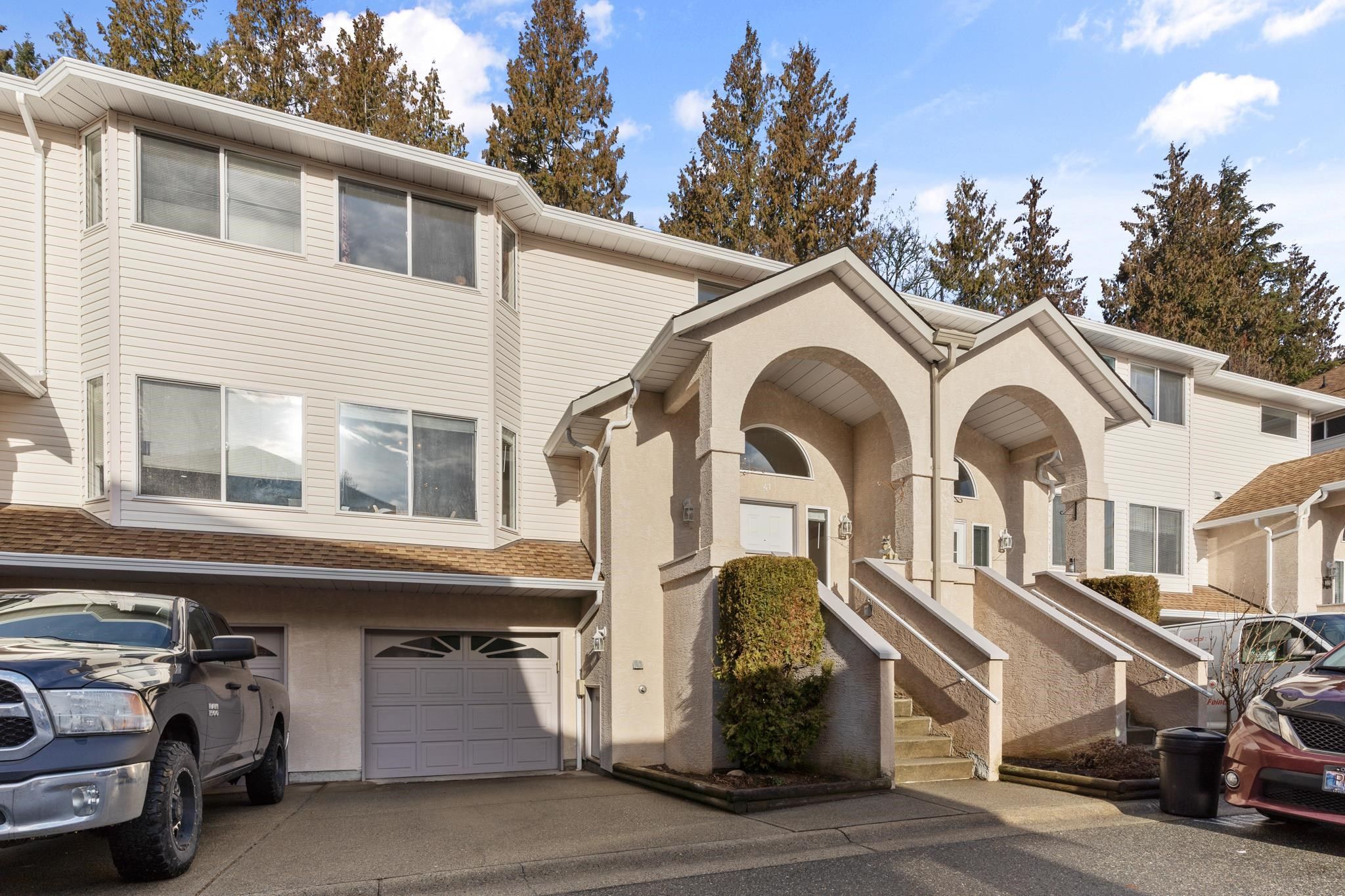 Main Photo: 41 32339 7 AVENUE in : Mission BC Townhouse for sale : MLS®# R2753073