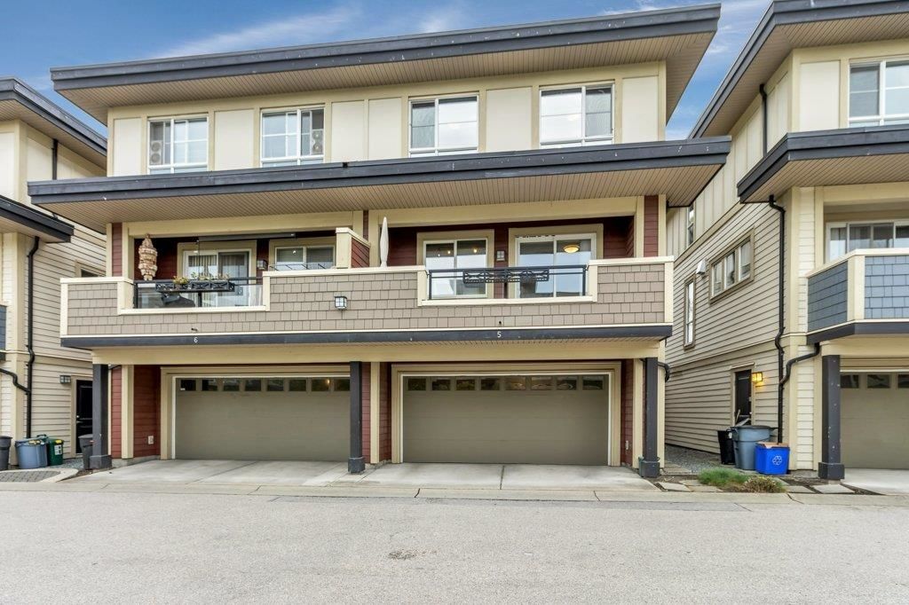 Main Photo: 5 19477 72A Avenue in Surrey: Clayton Townhouse for sale in "Sun 72" (Cloverdale)  : MLS®# R2685079