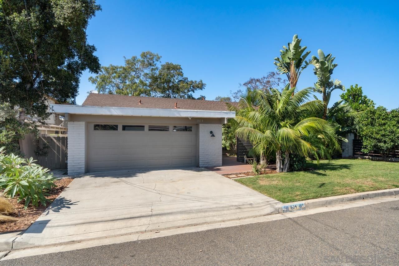 Main Photo: OCEANSIDE House for sale : 4 bedrooms : 1614 Mountain View Ave.