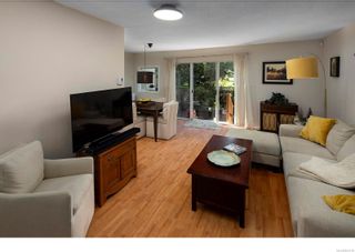 Photo 3: 17 1701 McKenzie Ave in Saanich: SE Mt Tolmie Row/Townhouse for sale (Saanich East)  : MLS®# 962718
