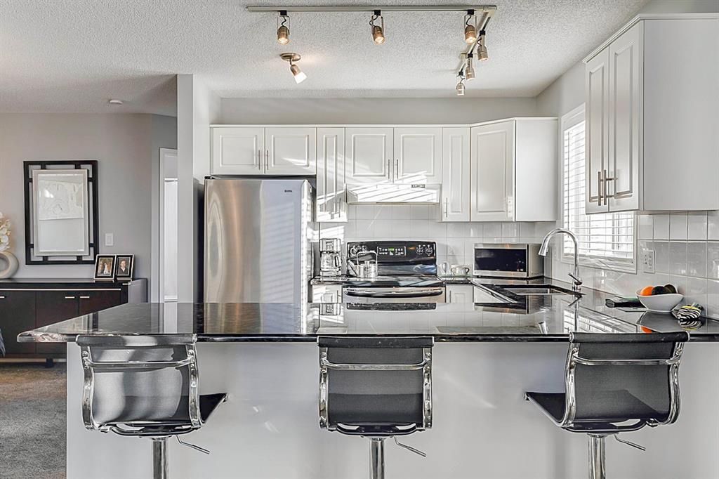 Main Photo: 404 20 Sierra Morena Mews SW in Calgary: Signal Hill Apartment for sale : MLS®# A1054532