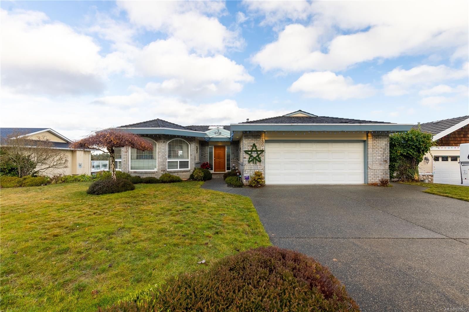 Main Photo: 4016 Gulfview Dr in Nanaimo: Na Hammond Bay House for sale : MLS®# 920625