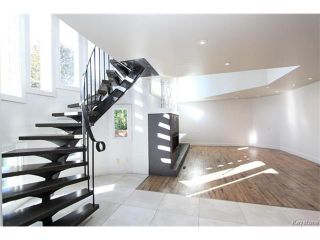 Photo 8: 74 Hopwood Drive in Winnipeg: Tuxedo Residential for sale (1E)  : MLS®# 1700022