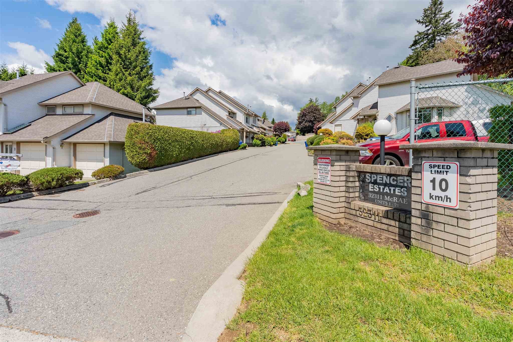 Main Photo: 6 32311 MCRAE Avenue in Mission: Mission BC Townhouse for sale in "Spencer Estates" : MLS®# R2600582