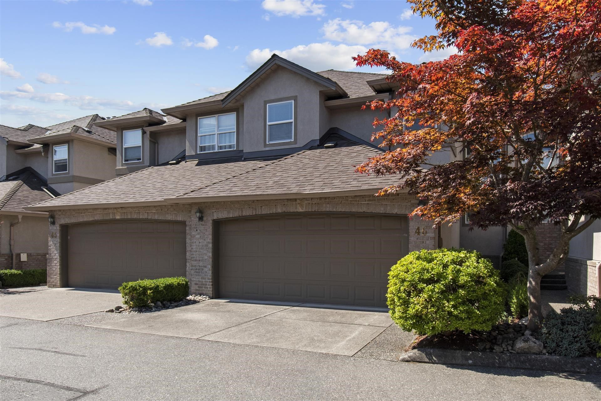 Main Photo: 46 2525 YALE COURT Court in Abbotsford: Abbotsford East Townhouse for sale in "YALE COURT" : MLS®# R2609600