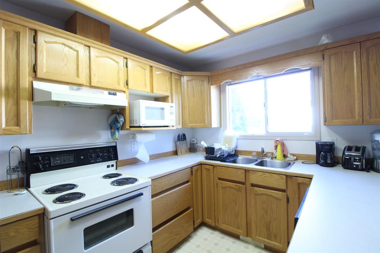 Photo 6: Photos: 5920 WILKINS Drive in Sardis: Sardis West Vedder Rd House for sale : MLS®# R2325205