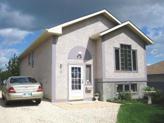 Photo 1: 9 RED OAK Drive in WINNIPEG: North Kildonan Residential for sale (North East Winnipeg)  : MLS®# 1016787