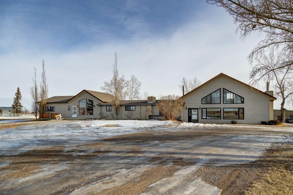 Main Photo: 424018 17 Street E: Rural Foothills County Detached for sale : MLS®# A1243615
