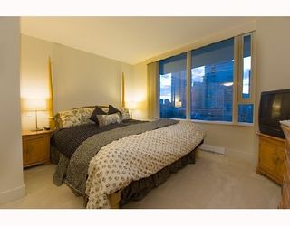 Photo 3: # 807 590 NICOLA ST in Vancouver: Coal Harbour Condo for sale in "CASCINA" (Vancouver West)  : MLS®# V745320