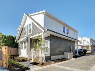 Photo 1: 3 3120 Washington Ave in Victoria: Vi Burnside House for sale : MLS®# 913900
