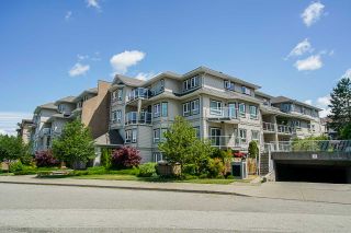 Photo 2: 406 8142 120A Street in Surrey: Queen Mary Park Surrey Condo for sale in "Sterling Court" : MLS®# R2381590