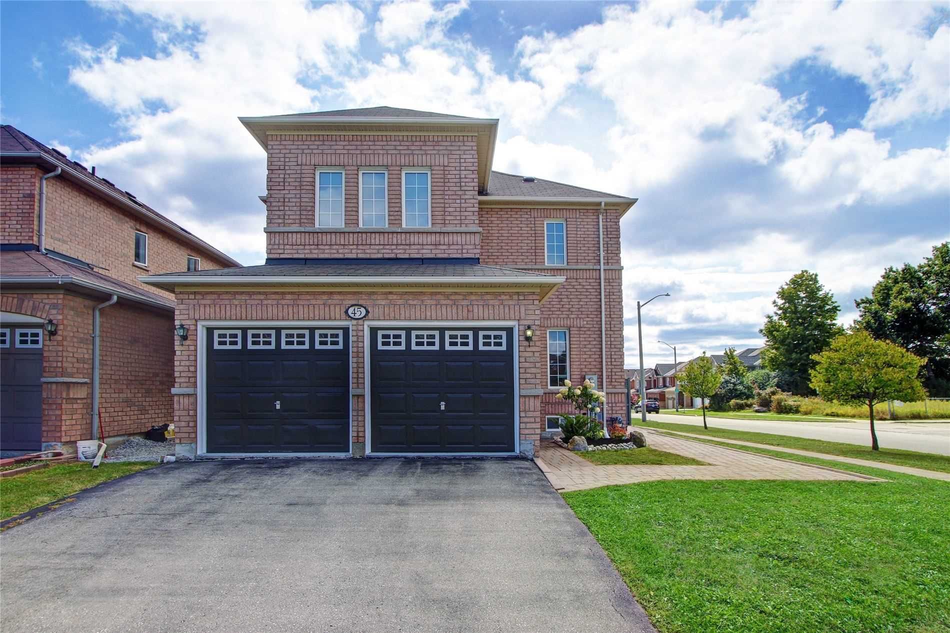 Main Photo: 45 Brackenwood Avenue in Richmond Hill: Freehold for sale : MLS®# N4574998