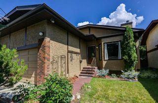 Photo 2: 8 Woodborough Place SW in Calgary: Woodbine Detached for sale : MLS®# C4263304