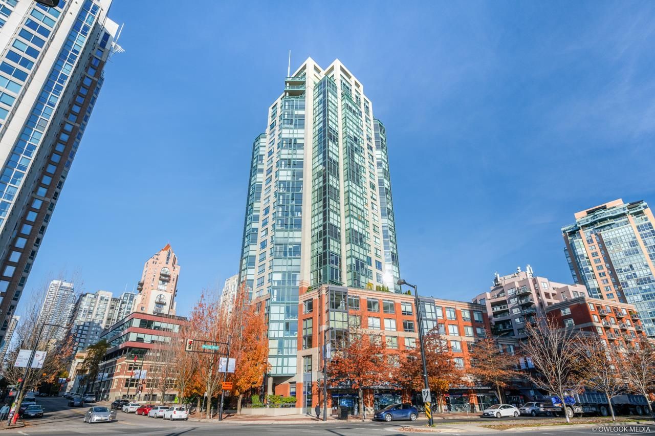 Main Photo: 2402 289 DRAKE Street in Vancouver: Yaletown Condo for sale (Vancouver West)  : MLS®# R2806138