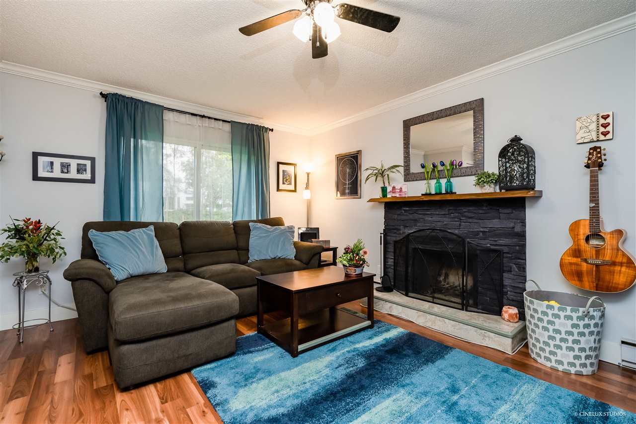 Photo 4: Photos: 2520 GORDON Avenue in Port Coquitlam: Central Pt Coquitlam Townhouse for sale : MLS®# R2407119