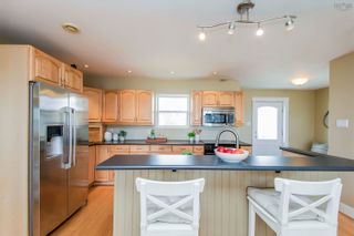 Photo 4: 20 Lakeshore Drive in East Lawrencetown: 31-Lawrencetown, Lake Echo, Port Residential for sale (Halifax-Dartmouth)  : MLS®# 202308870