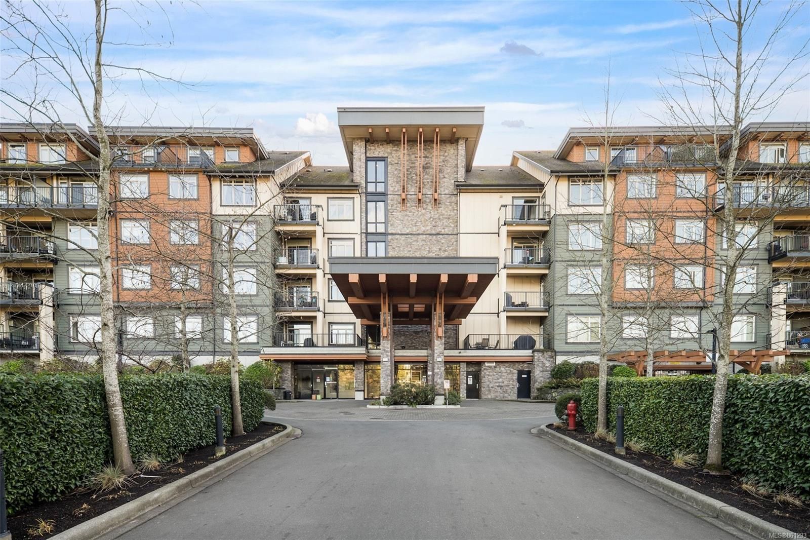 Main Photo: 515 623 Treanor Ave in Langford: La Thetis Heights Condo for sale : MLS®# 861293