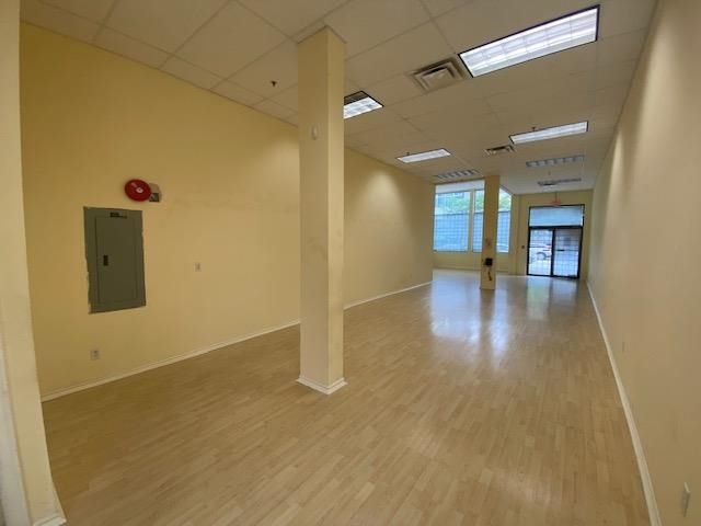 Main Photo: 101 10190 152A Street in Surrey: Guildford Retail for lease (North Surrey)  : MLS®# C8039192