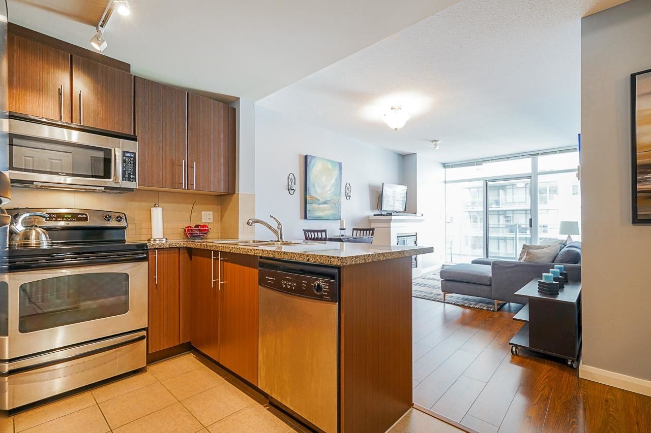 Main Photo: 1803 892 CARNARVON Street in New Westminster: Downtown NW Condo for sale in "Azure 2" : MLS®# R2629047