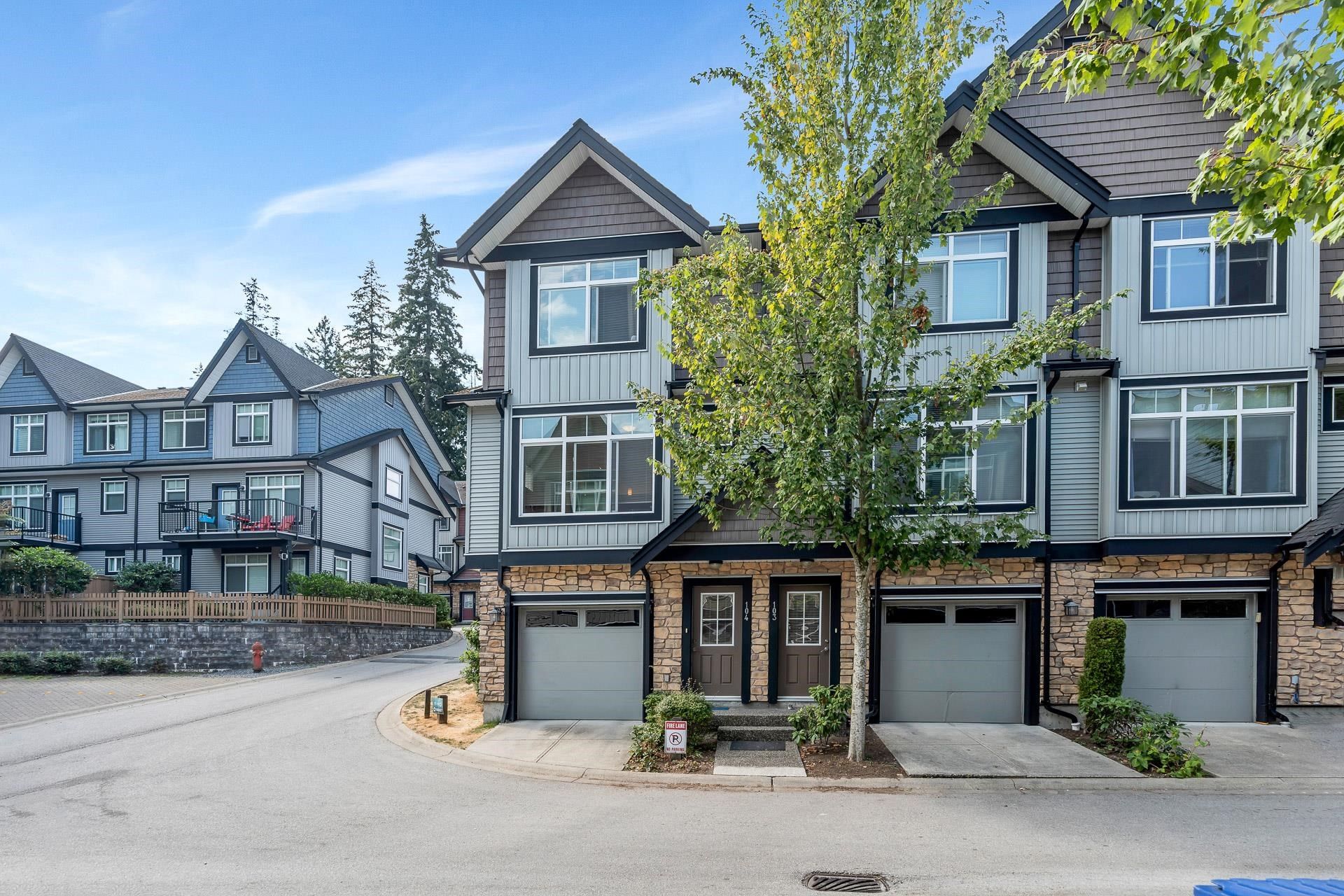 Main Photo: 104 6299 144 Street in Surrey: Sullivan Station Townhouse for sale : MLS®# R2720342