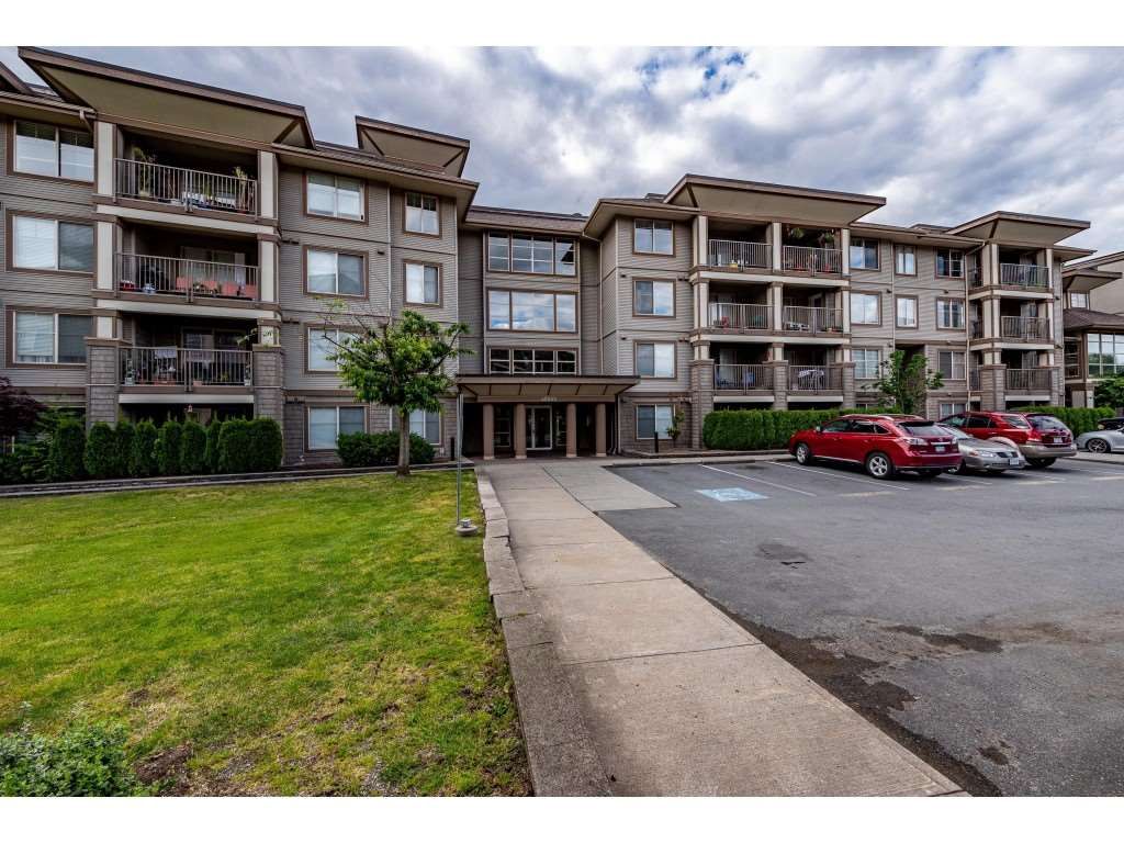 Main Photo: 403 45559 YALE ROAD in : Chilliwack W Young-Well Condo for sale : MLS®# R2463335