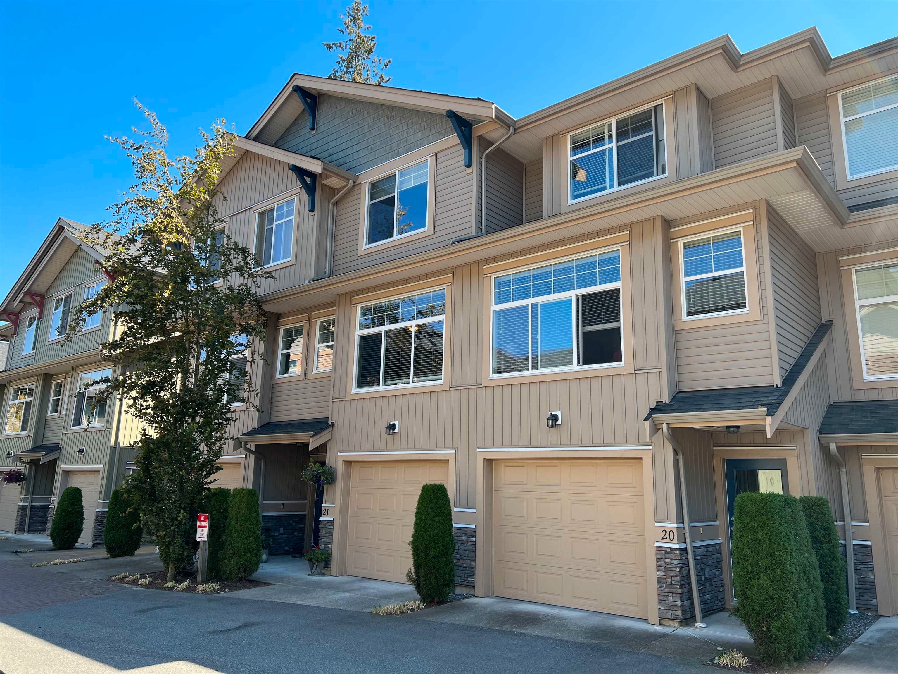 Main Photo: 21 20966 77A Avenue in Langley: Willoughby Heights Townhouse for sale in "NATURES WALK" : MLS®# R2717609