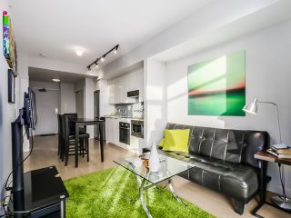 Photo 1: 307 2788 PRINCE EDWARD Street in Vancouver: Mount Pleasant VE Condo for sale in "UPTOWN" (Vancouver East)  : MLS®# R2046304