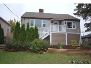 Photo 1: 521 E Burnside Rd in VICTORIA: Vi Burnside House for sale (Victoria)  : MLS®# 518902