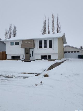 Photo 1: 47 Buttercup Crescent Northwest in Moose Jaw: VLA/Sunningdale Residential for sale : MLS®# SK958609