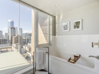 Photo 27: 2001 1055 RICHARDS Street in Vancouver: Downtown VW Condo for sale in "Donovan" (Vancouver West)  : MLS®# R2555936