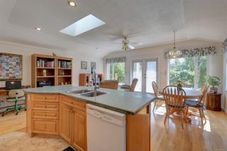 Photo 5: 2555 Kilgary Pl in Saanich: SE Cadboro Bay House for sale (Saanich East)  : MLS®# 913576