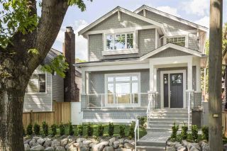 Photo 1: 3621 TURNER Street in Vancouver: Renfrew VE House for sale (Vancouver East)  : MLS®# R2584852