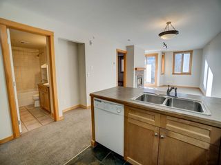 Photo 4: 402 743 Railway Avenue: Canmore Apartment for sale : MLS®# A1163431
