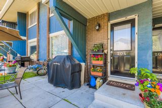 Photo 2: 204 2200 Woodview Drive SW in Calgary: Woodlands Row/Townhouse for sale : MLS®# A1126701